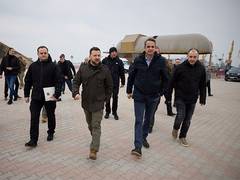 
      
      Russian missile narrowly misses Zelenskyy, Greek PM Mitsotakis
      
      