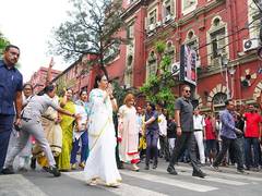 
      
      WB CM Mamata Banerjee leads mahila wing rally in Kolkata
      
      
