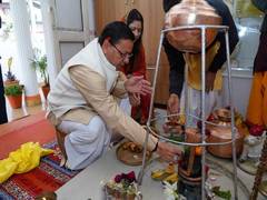 
      
      Uttarakhand CM performs consecration ritual of deities  
      
      