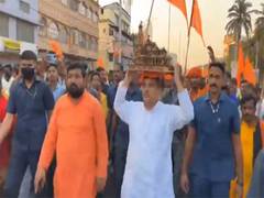 
      
      West Bengal LoP Suvendu Adhikari leads protest against TMC MLA
      
      