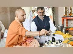 
      
      UP CM Yogi offers prayers at Gorakhnath Temple
      
      