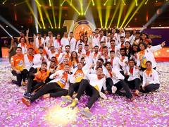 
      
      Puneri Paltan celebrate PKL 10 victory with people of Pune
      
      