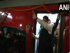
      
      Uttarakhand CM engages with passengers on Tanakpur-Dehradun train
      
      