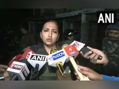 
      
      Locals pelt stone during anti-encroachment drive in Lucknow, none
      
      