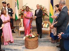 
      
      President Murmu presents RuPay card to Mauritius PM Jugnauth
      
      