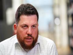 
      
      Putin critic Navalny’s former chief of staff, Leonid Volkov, atta
      
      