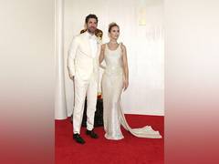 
      
      Celebrities Sparkle in Spectacular Platinum Jewellery Designs
      
      