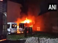 
      
      UP: Fire breaks out in 3 vehicles at hotel parking in Agra
      
      