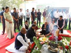 
      
      Assam CM attends Bhoomi Pujan of Unity Mall in Guwahati
      
      