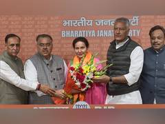 
      
      Former Congress MP Preneet Kaur joins BJP; praises PM Modi's poli
      
      
