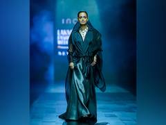 
      
      Dia Mirza exudes elegance as she turns showstopper at LFW
      
      