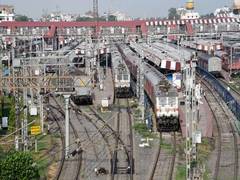 
      
      Western Railway to run 4 pairs of Holi Special trains 
      
      