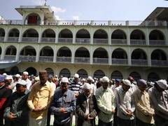 
      
      Nepal: Hundreds of Muslims offer Namaz on first Friday of Ramzan
      
      
