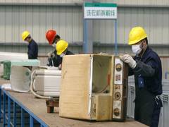 
      
      Number of Chinese workers across Africa drops to lowest level 
      
      