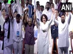 
      
      INDIA bloc leaders pose together at Rahul's Yatra closing rally
      
      