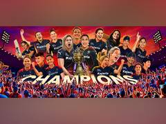 
      
      Virat Kohli, Faf Du Plessis, other men's stars laud RCB women's side
      
      
