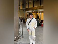 
      
      Nick Jonas reunites with wife Priyanka, daughter Malti in Mumbai
      
      