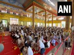 
      
      Thailand: 4 million devotees pay obeisance to Buddha's relics 
      
      