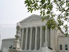
      
      US: SC allows Texas immigration law allowing arrest of migrants
      
      