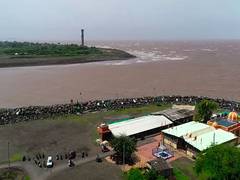 
      
      Valsad, Gujarat's bellwether seat, set for BJP-Congress contest
      
      
