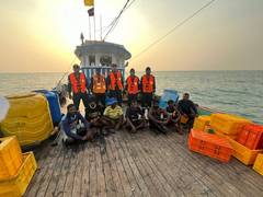 
      
      Karnataka: Coast Guard rescues eight people from flooded boat
      
      