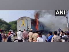 
      
      Fire breaks out in Godan Express near Nasik Road railway station
      
      