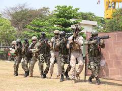 
      
      National Guard of Indian Army, US Marines train together
      
      
