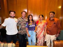 
      
      Rinku Singh shares image with Shah Rukh Khan and family
      
      