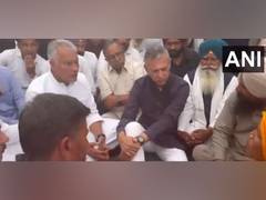 
      
      Sunil Jakhar meets kin of victims of Sangrur illicit liquor 
      
      