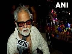
      
      Sanjay Mishra takes part in 'Herbal Holi' celebration
      
      