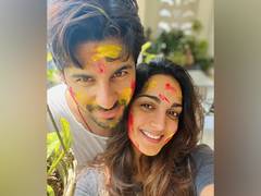 
      
      Holi 2024: Kiara shares colourful selfie with 'homie' Sidharth
      
      