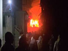 
      
      J-K: Fire breaks out in Baranpathar area of Srinagar
      
      