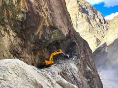 
      
      BRO connects 298-km-long Nimmu-Padam-Darcha road to Ladakh region
      
      