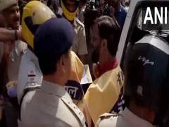 
      
      AAP workers protesting against Kejriwal's arrest detained by poli
      
      