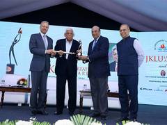 
      
      Deepak Parekh receives JKLU Laureate Award
      
      