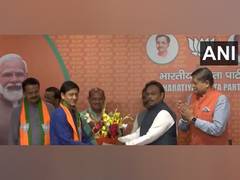 
      
      Former BJD MPs Bhartruhari Mahtab, Sidhant Mohapatra join BJP
      
      