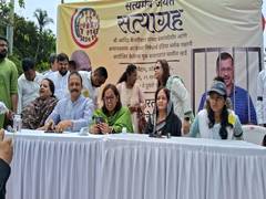 
      
      INDIA Bloc holds protest against Kejriwal's arrest
      
      