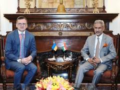 
      
      'India-Ukraine discuss achieving peaceful settlement to conflict'
      
      