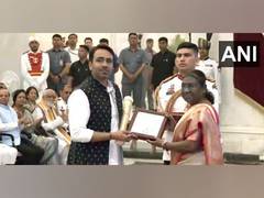 
      
      President Murmu confers Bharat Ratna to 4 eminent personalities
      
      