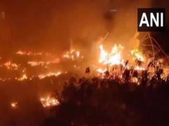 
      
      Maharashtra: Fire breaks out at scrap godown in Bhiwandi
      
      