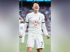 
      
      Premier League: Manchester United, Chelsea play out draws
      
      