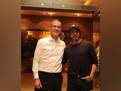 
      
      US Ambassador reminisces meeting with Shah Rukh Khan
      
      