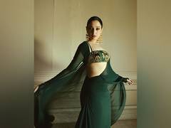 
      
      Tamannaah Bhatia dazzles in gorgeous emerald green saree
      
      