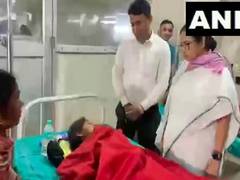 
      
      WB CM Banerjee meets cyclone victims at hospital in Jalpaiguri
      
      