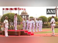 
      
      Royal Thai Navy commander receives guard of honour 
      
      