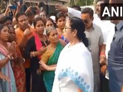 
      
      WB CM Mamata Banerjee meets cyclone victims in Alipurduar 
      
      