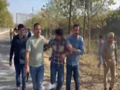 
      
      One arrested in an encounter between Noida police and miscreant 
      
      