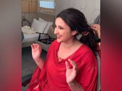
      
      Parineeti Chopra shares BTS clip with Diljit Dosanjh, Imtiaz Ali
      
      