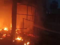 
      
      Fire breaks out at car showroom in Ghaziabad's Vaishali
      
      