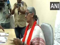 
      
      CPI candidate Annie Raja files nomination from Wayanad
      
      